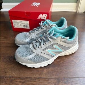 New Balance Women's Sneakers in Gray and Teal